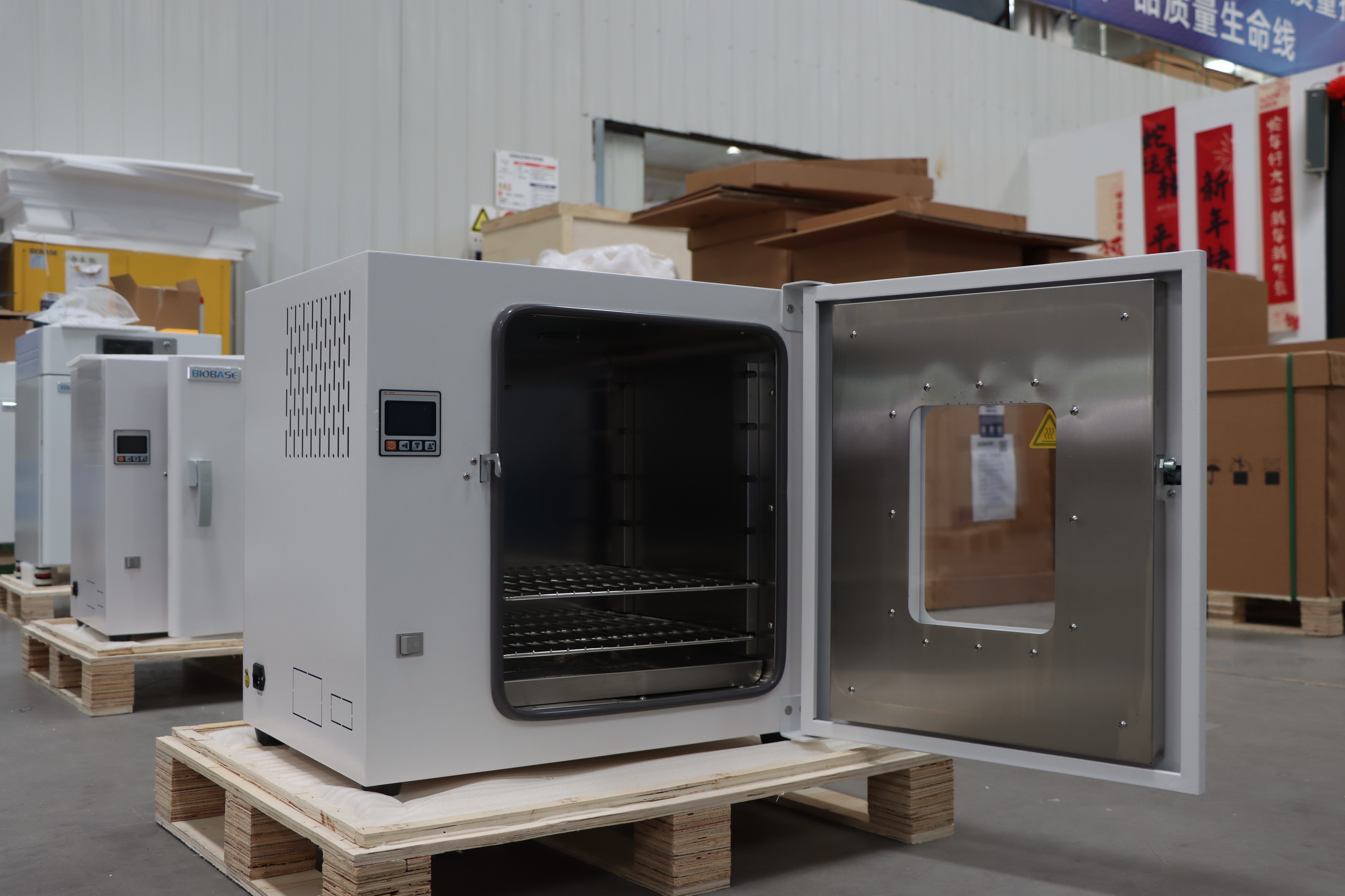 台式恒温干燥箱.开门.JPG